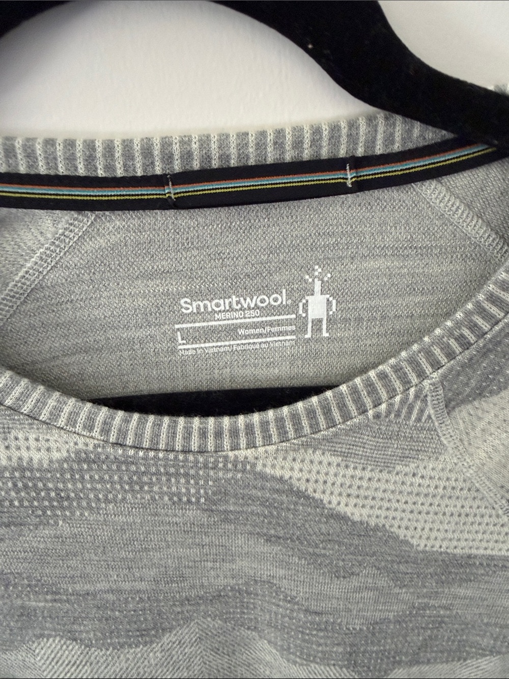Smartwool Women's Gray and Cream Seamless Base Layer Top - Picture 2 of 3